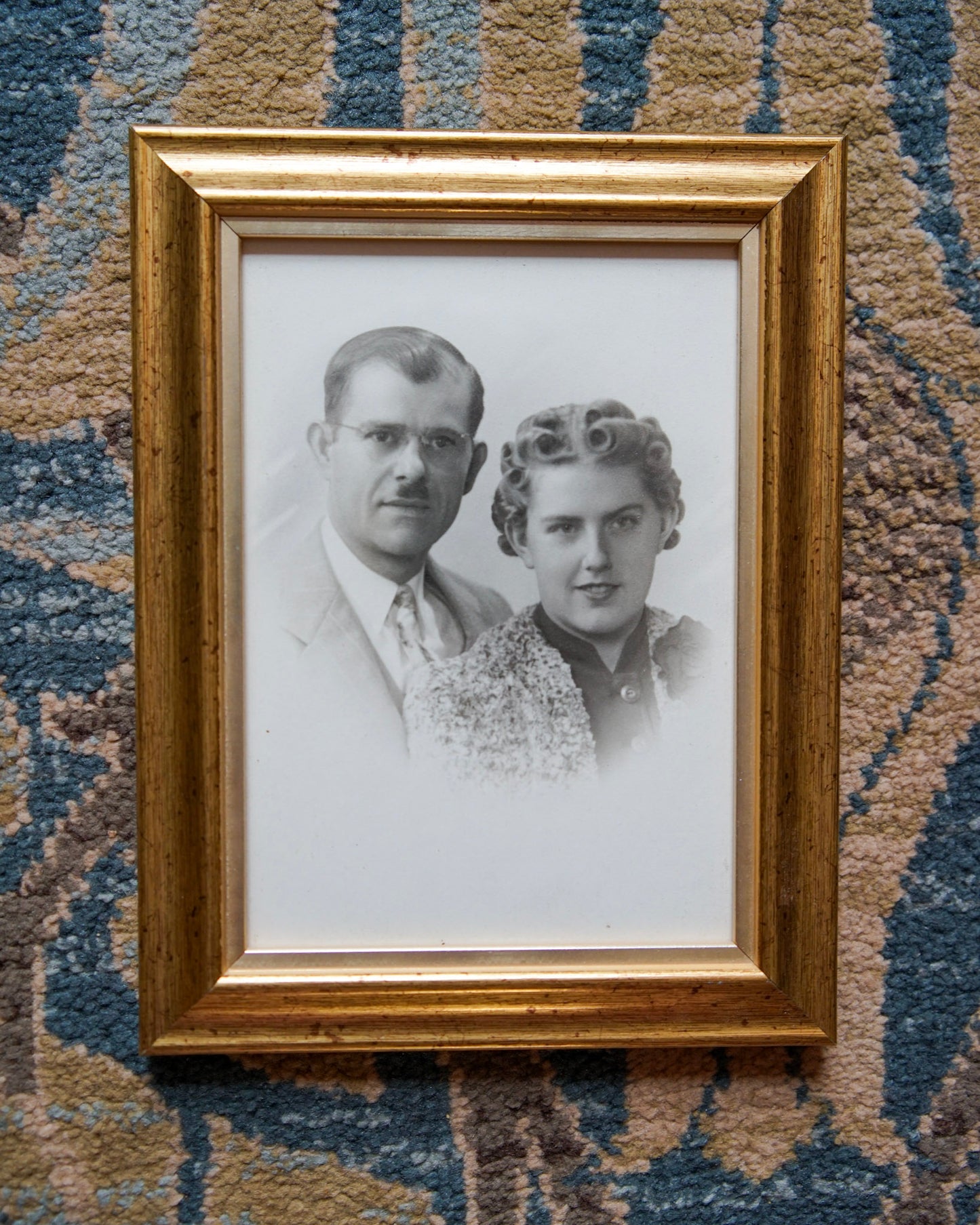 antique white vignetted portrait photo in gold frame